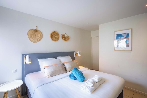 2 habitaciones, tabla de planchar con plancha, wifi y ropa de cama