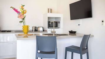 Oven, dishwasher, coffee/tea maker, cookware/dishes/utensils
