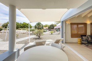 Outdoor dining - Superior Apartment (Rif St. Marie)