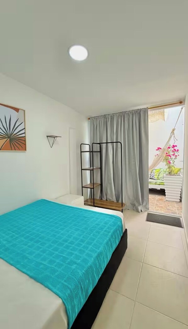 2 bedrooms, iron/ironing board, Internet, bed sheets