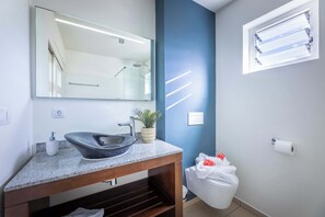 Dusche, Haartrockner, Handtücher