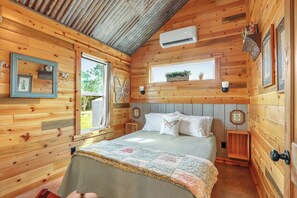 6 bedrooms, WiFi, bed sheets