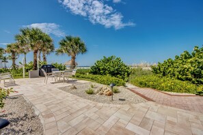 屋外ダイニングエリア