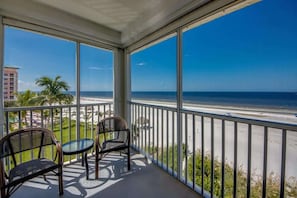 Interior - Vacation Villas #531 Charming Beachfront Corner Condo w/ Pool (Fort Myers Beach)