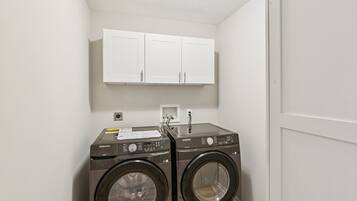 ハウス 6 ベッドルーム | 内装