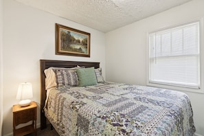 House, 2 Bedrooms | 2 bedrooms, laptop workspace, iron/ironing board, free WiFi
