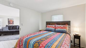 House, 2 Bedrooms | 2 bedrooms, laptop workspace, iron/ironing board, free WiFi