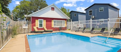 House, 2 Bedrooms | Pool