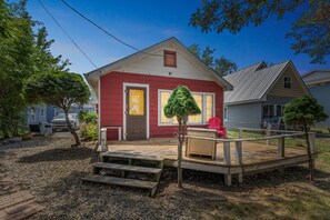 House, 2 Bedrooms | Exterior