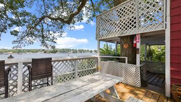 Room, 1 Bedroom | Property grounds