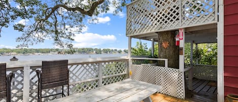 Room, 1 Bedroom | Property grounds