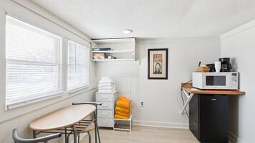 Room, 1 Bedroom | Interior