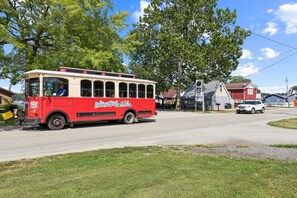 Room, 1 Bedroom | Property grounds