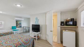 Room, 1 Bedroom | 1 bedroom, free WiFi