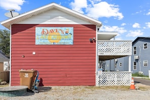 Room, 1 Bedroom | Property grounds