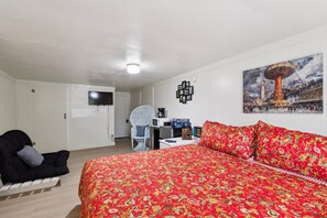 Room, 1 Bedroom | 1 bedroom, free WiFi