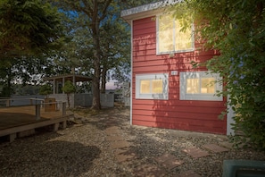 Room, 1 Bedroom | Property grounds