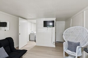 Room, 1 Bedroom | Living area | Smart TV