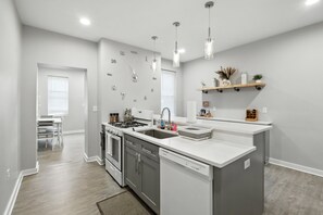 House, 3 Bedrooms | Private kitchen | Fridge, oven, coffee/tea maker - Cozy Historic Row Home- Near Stadiums! 3 Bedroom Home (Pittsburgh)