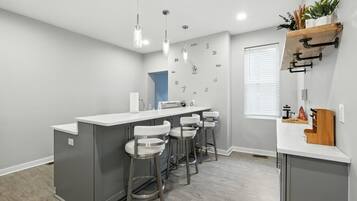 House, 3 Bedrooms | Private kitchen | Fridge, oven, coffee/tea maker