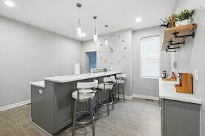 House, 3 Bedrooms | Private kitchen | Fridge, oven, coffee/tea maker