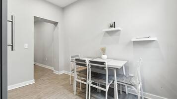 House, 3 Bedrooms | Dining