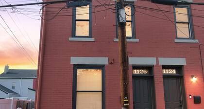 Cozy Historic Row Home- Near Stadiums! 3 Bedroom Home