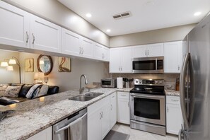 House, 3 Bedrooms | Private kitchen | Fridge, coffee/tea maker, toaster