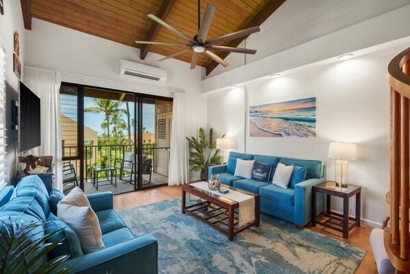 Condo, 2 Bedrooms | Living area