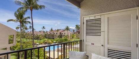 Condo, 2 Bedrooms | Property grounds