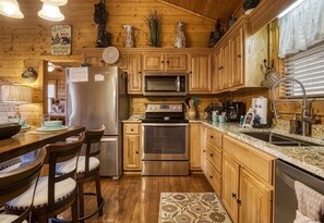 Cabin, 4 Bedrooms | Private kitchen | Fridge, oven, coffee/tea maker, toaster