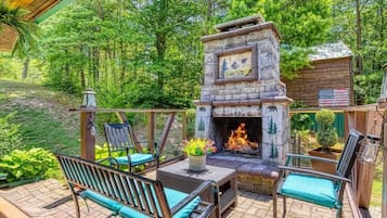 Cabin, 4 Bedrooms | Terrace/patio