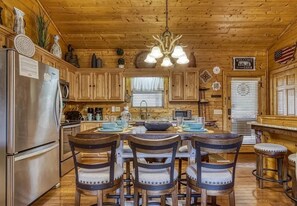 Cabin, 4 Bedrooms | Private kitchen | Fridge, oven, coffee/tea maker, toaster