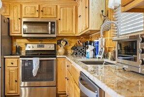 小屋, 4 间卧室 | 私人厨房 | 冰箱、烤箱、茶具/咖啡用具、烤面包机