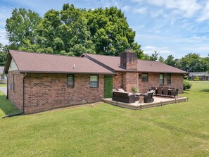House, 3 Bedrooms | Exterior