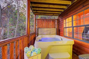 Cabin, 4 Bedrooms | Outdoor spa tub
