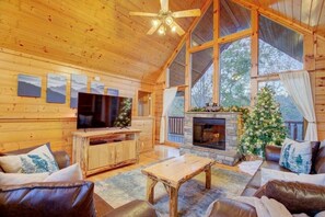 Cabin, 4 Bedrooms | Living area | Smart TV