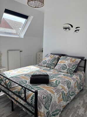 3 chambres, fer et planche à repasser, lit parapluie, Wi-Fi gratuit