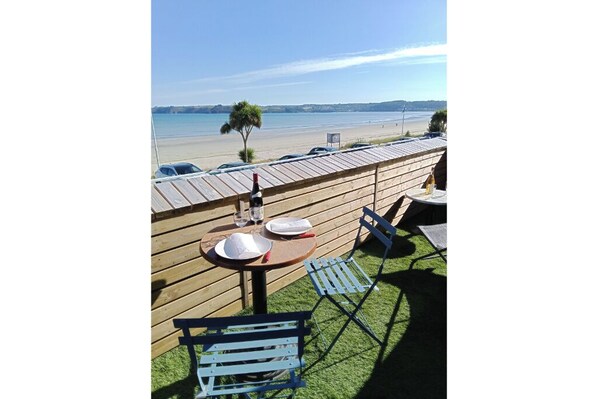 Outdoor dining - Marie rivage (Plestin-les-Grèves)