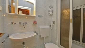 Apartment | Bathroom