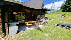 Outdoor dining - Mayen Praz dau Lauc Charme et nature 3 personnes (Les Haudères)