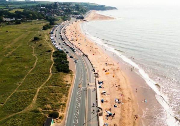 Una playa cerca
