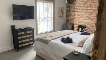 Desk, iron/ironing board, free WiFi, bed sheets