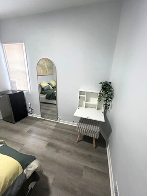 1 bedroom, desk, free WiFi, bed sheets