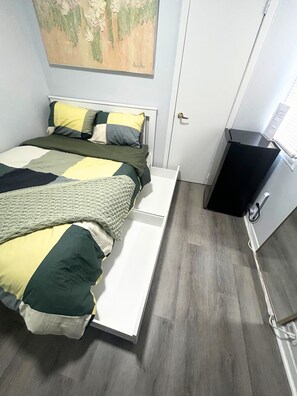 1 bedroom, desk, free WiFi, bed sheets