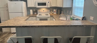 Brand New Home Perfect for Travelers, Snow-Birds, Bikers and Fisherman