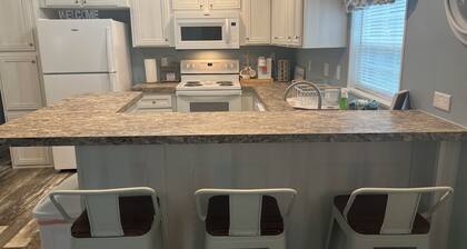 Brand New Home Perfect for Travelers, Snow-Birds, Bikers and Fisherman