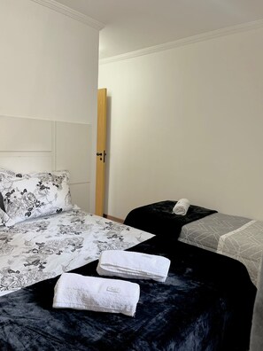 2 slaapkamers, een strijkplank/strijkijzer, wifi, beddengoed