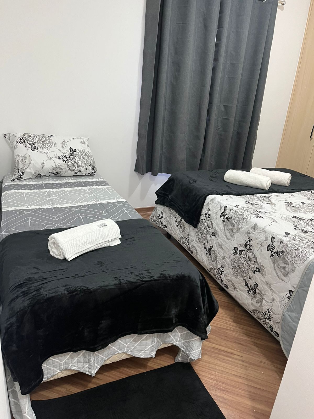 2 habitaciones, tabla de planchar con plancha, wifi y ropa de cama 