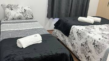 2 quartos, ferros/tábuas de passar roupa, Wi-Fi, roupa de cama